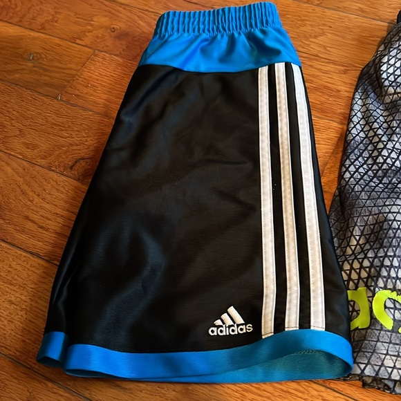 Boys size 7 shorts - Picture 2 of 6